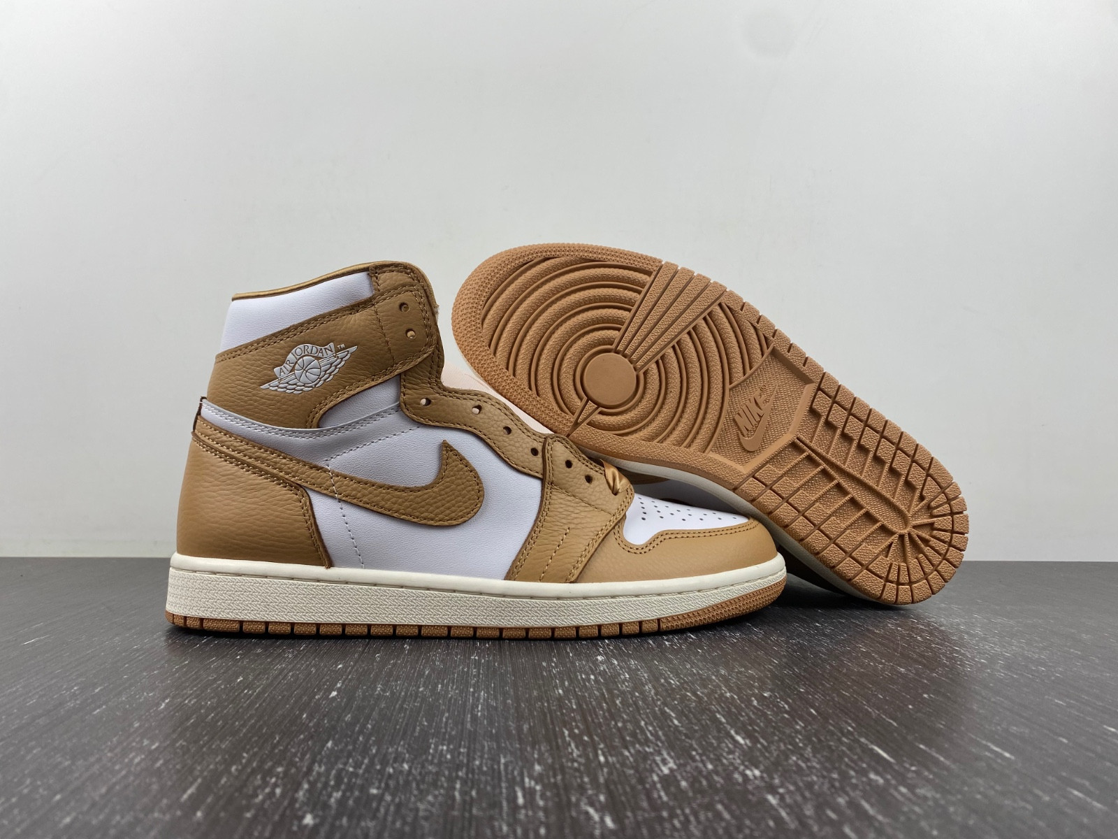 Air Jordan 1 Retro High OG "Praline" FN6622-201