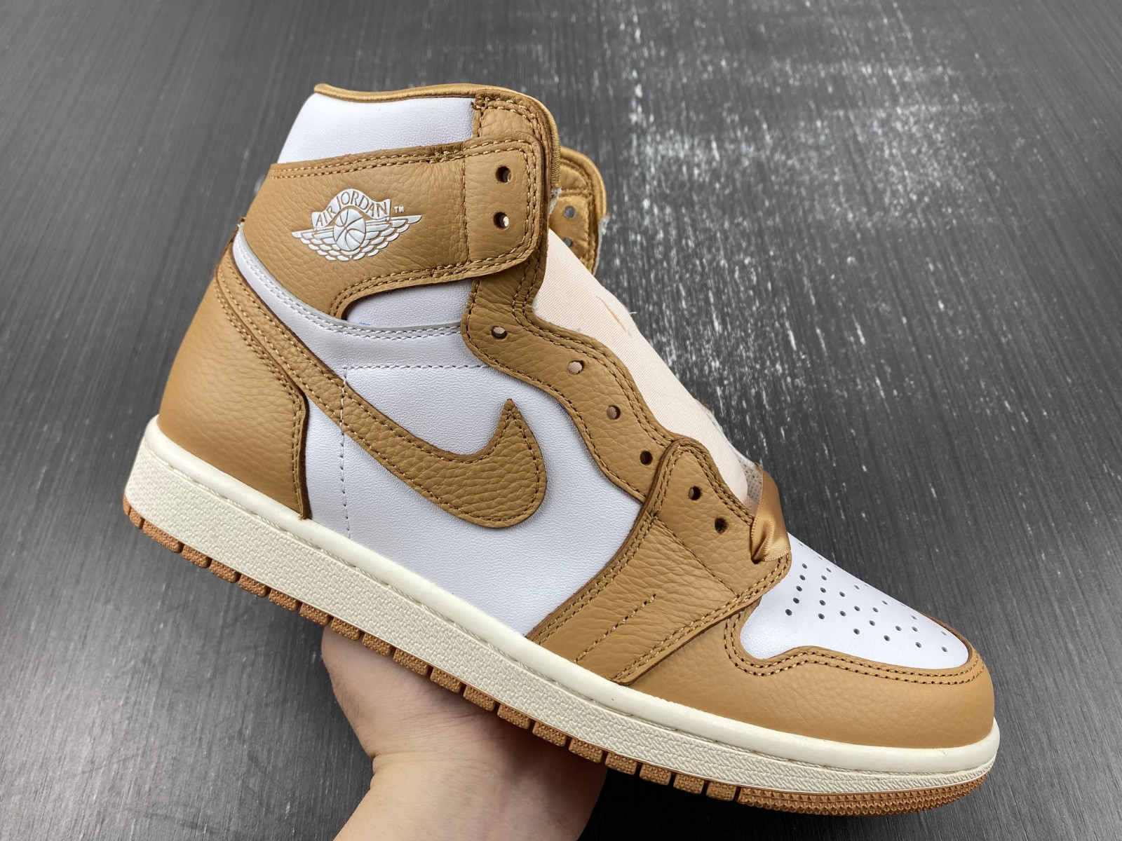 Air Jordan 1 Retro High OG "Praline" FN6622-201
