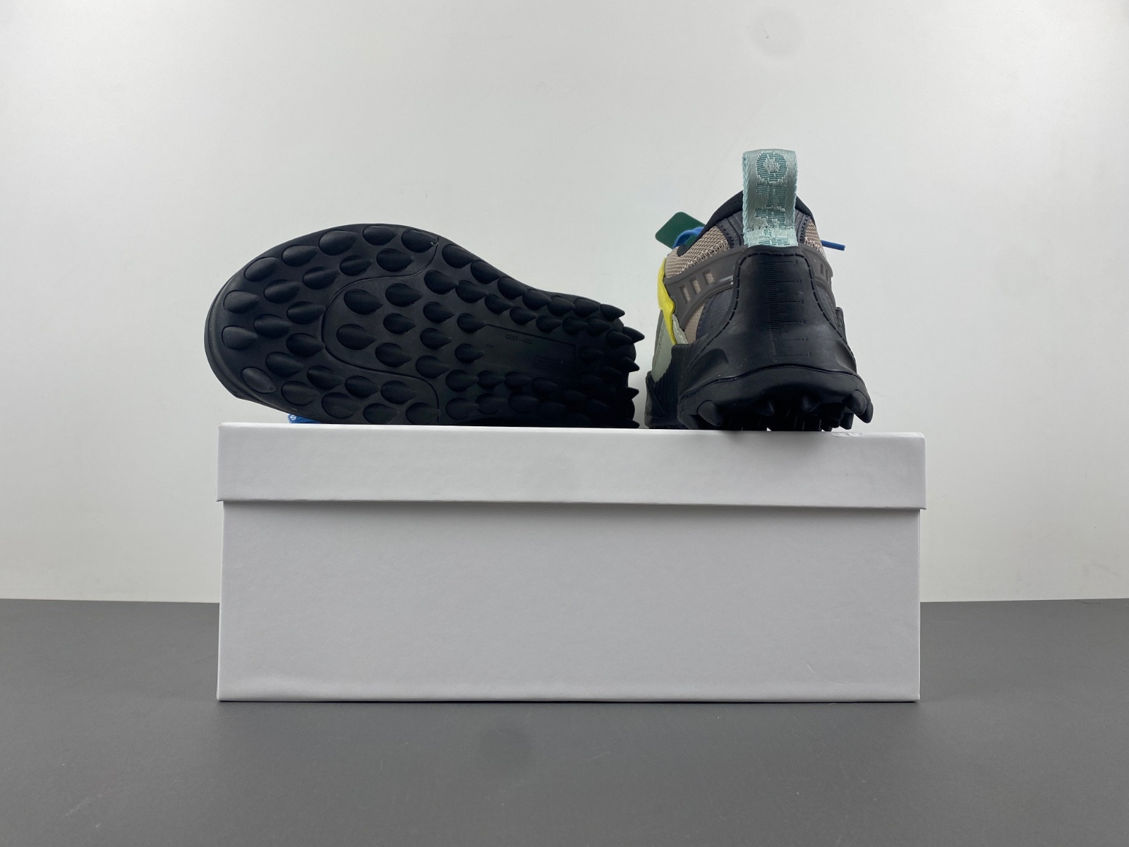 OW C/O ODSY-1000 SPORTS SHOES