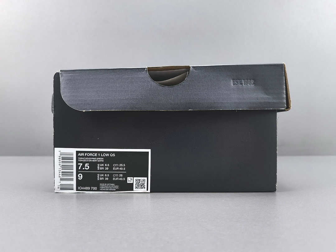 Nike Prepares a Vibrant Air Force 1 "Patent Leather" Pack IO4489-700