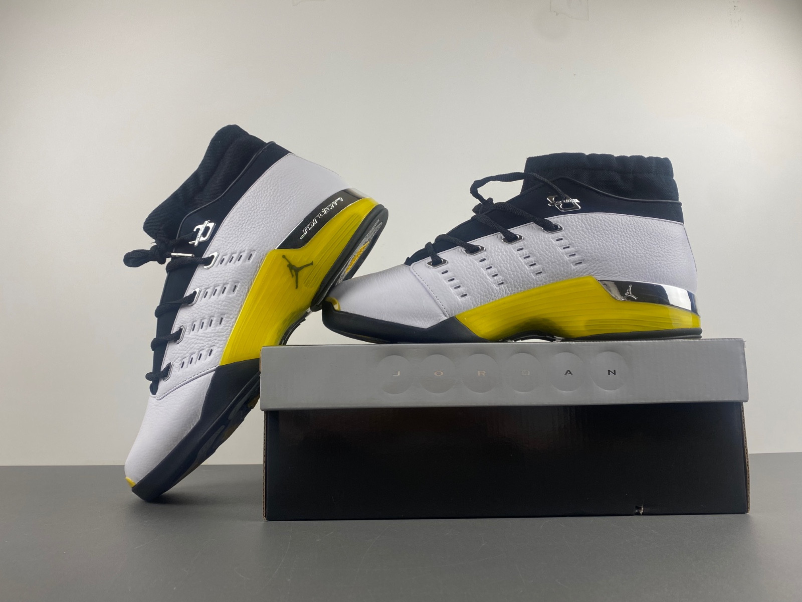 Air Jordan 17 Retro Low SP "Lightning" - FJ0395-100