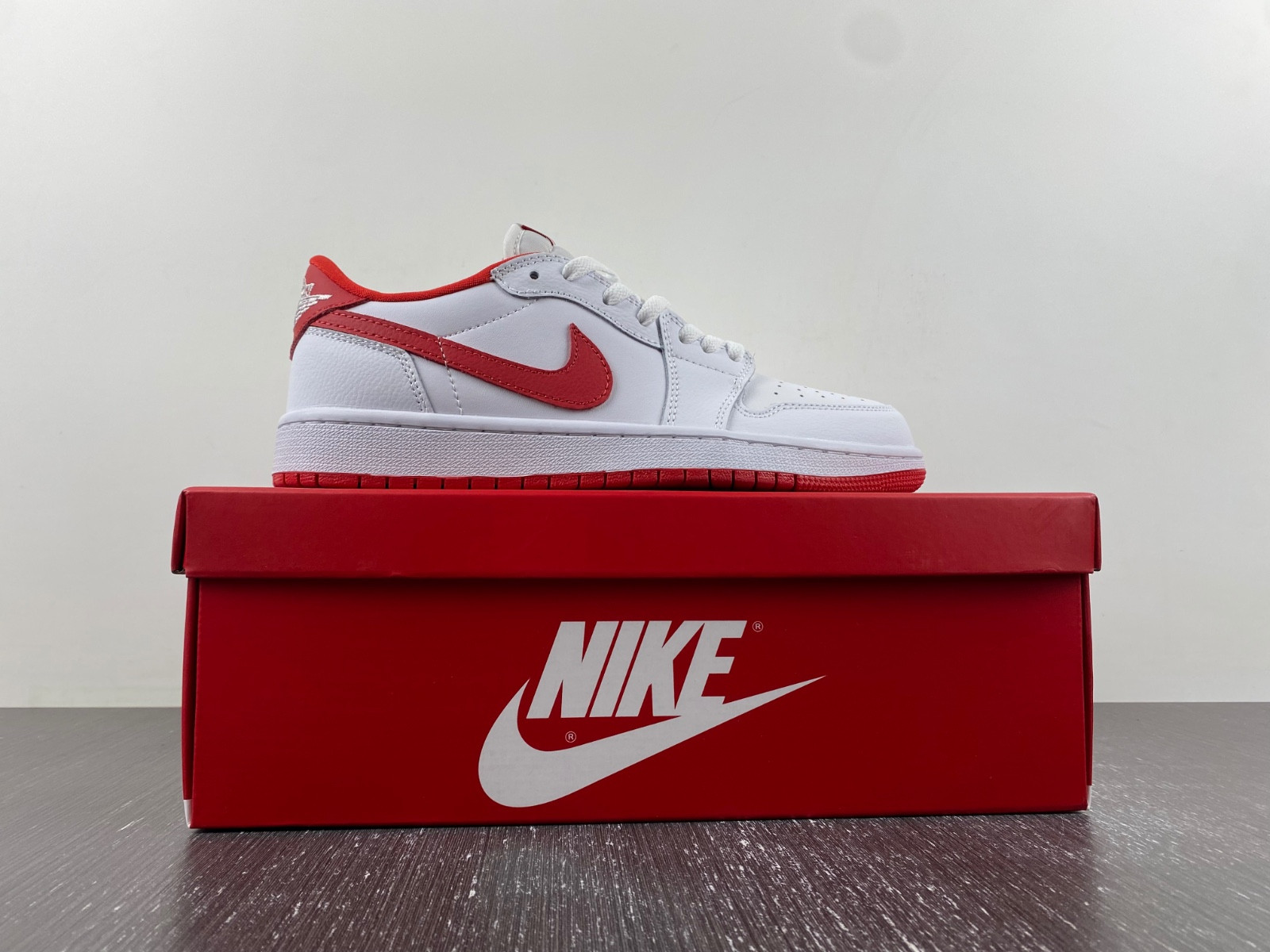 Air Jordan 1 Low OG University Red CZ0790-161