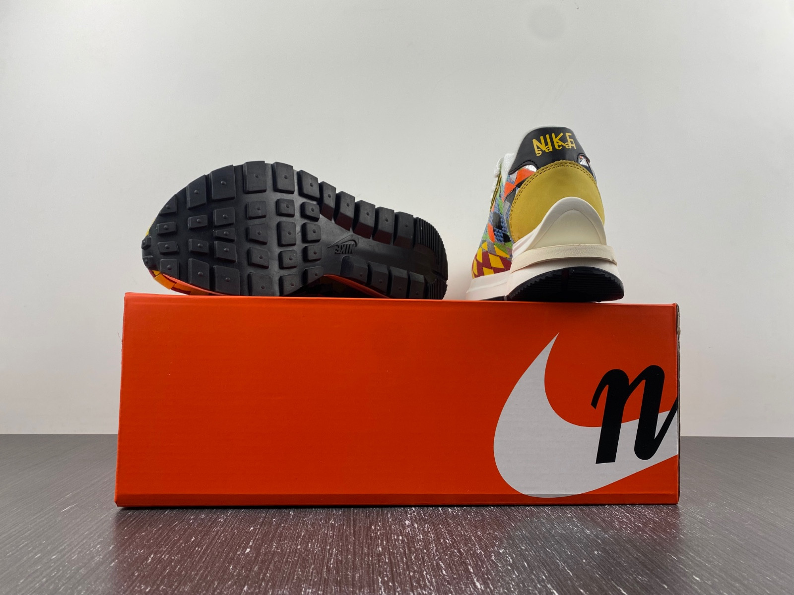 Nike LDVaporwaffle Mix / sacai Low “Green Gusto” DR5209-300