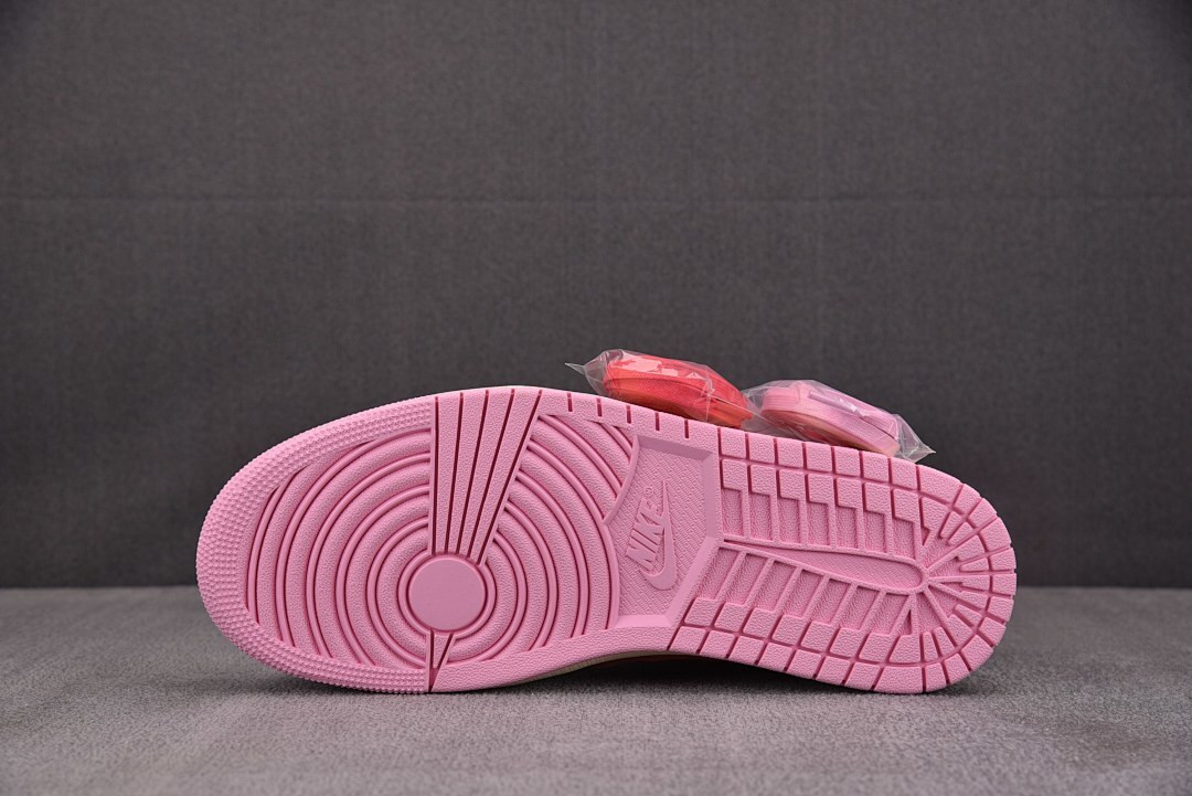 Air Jordan 1 Retro Low OG SP Travis Scott Shy Pink IQ7604-101