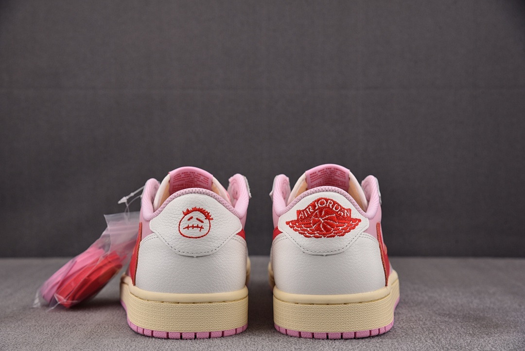 Air Jordan 1 Retro Low OG SP Travis Scott Shy Pink IQ7604-101
