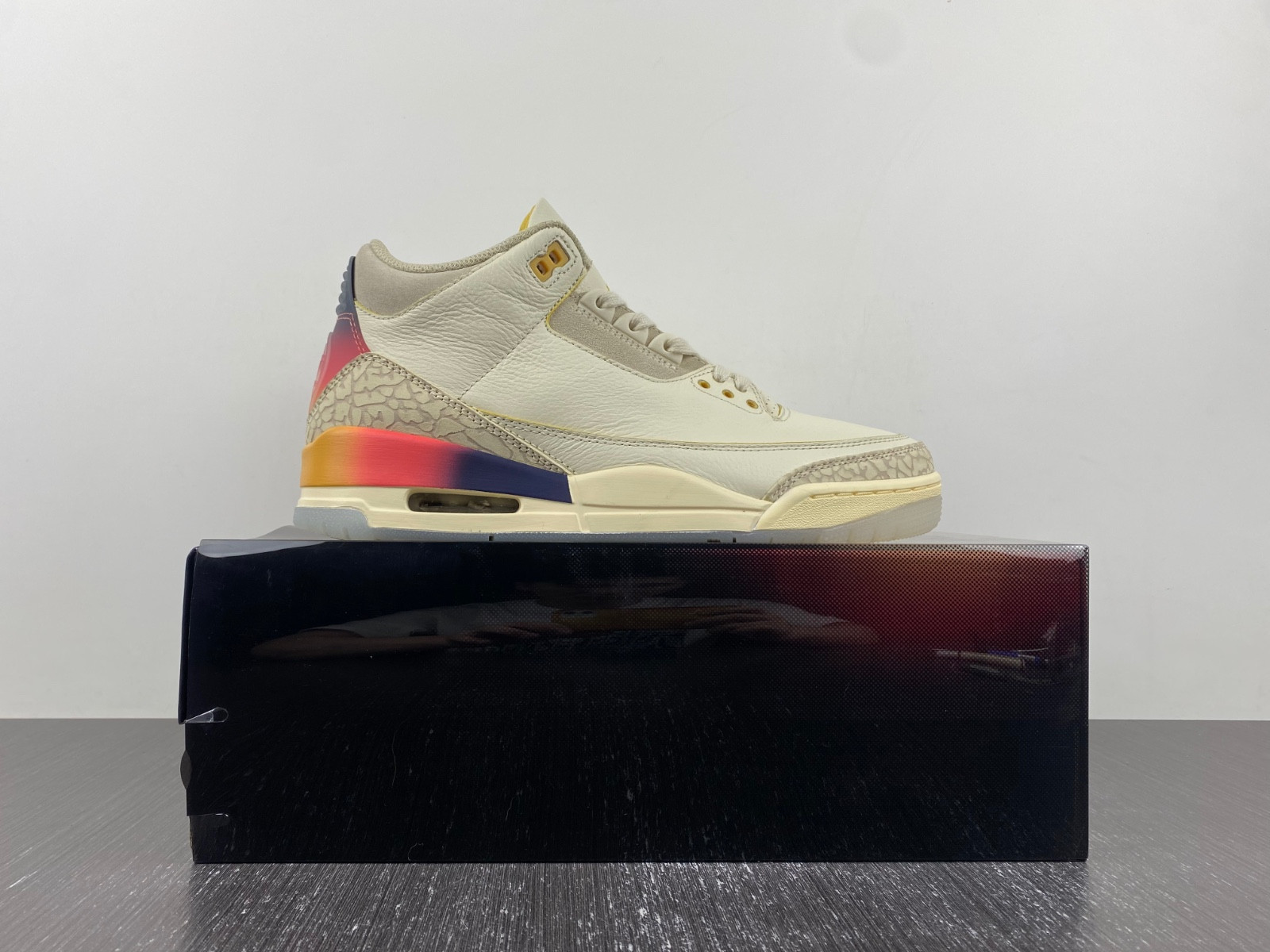 J Balvin x Air Jordan 3 "Medellín Sunset" FN0344-901