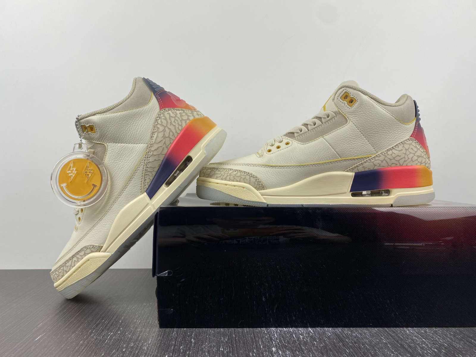 J Balvin x Air Jordan 3 "Medellín Sunset" FN0344-901