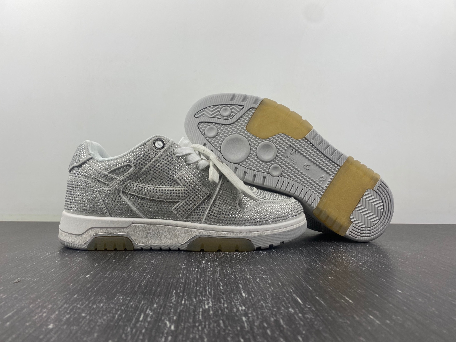 Off-White c/o Virgil Abloh