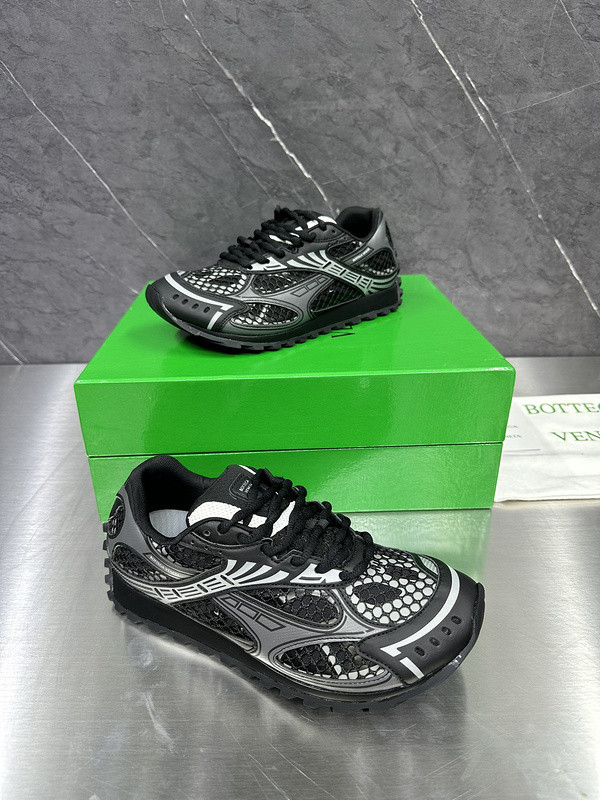 Bo*te*ga ve*ne*ta low-top orbit sneakers in black