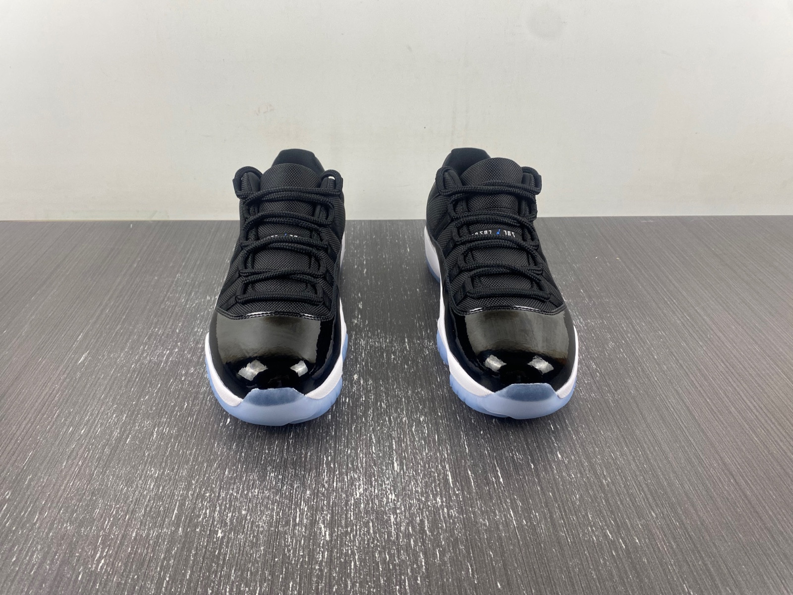 Air Jordan 11 Low 