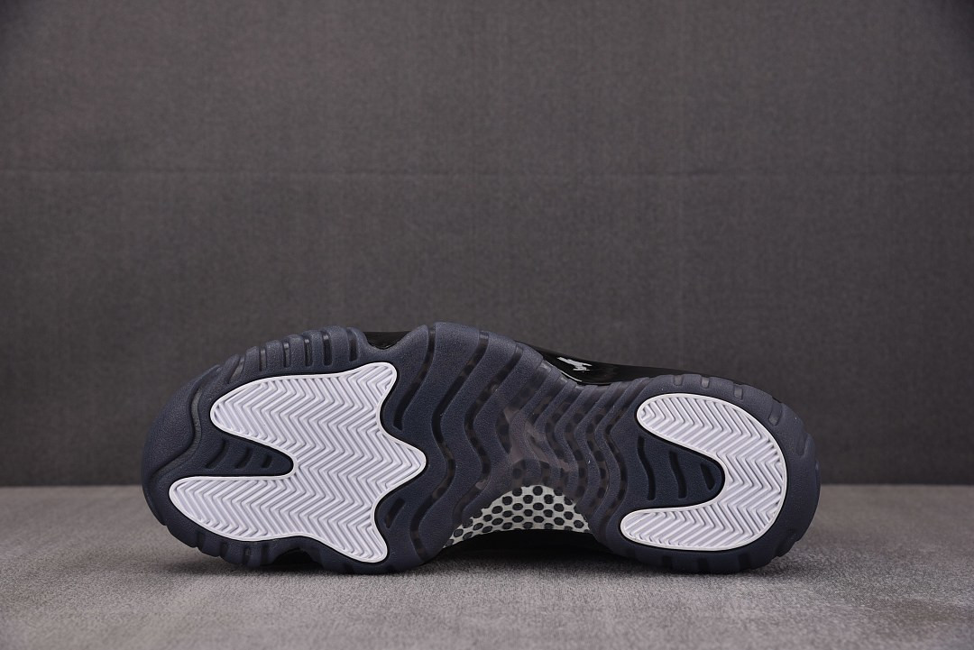The CDG x Air Jordan 11 SP IV7639-001