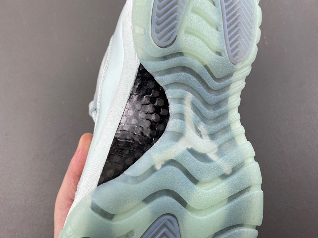Jordan11 IW1882 300