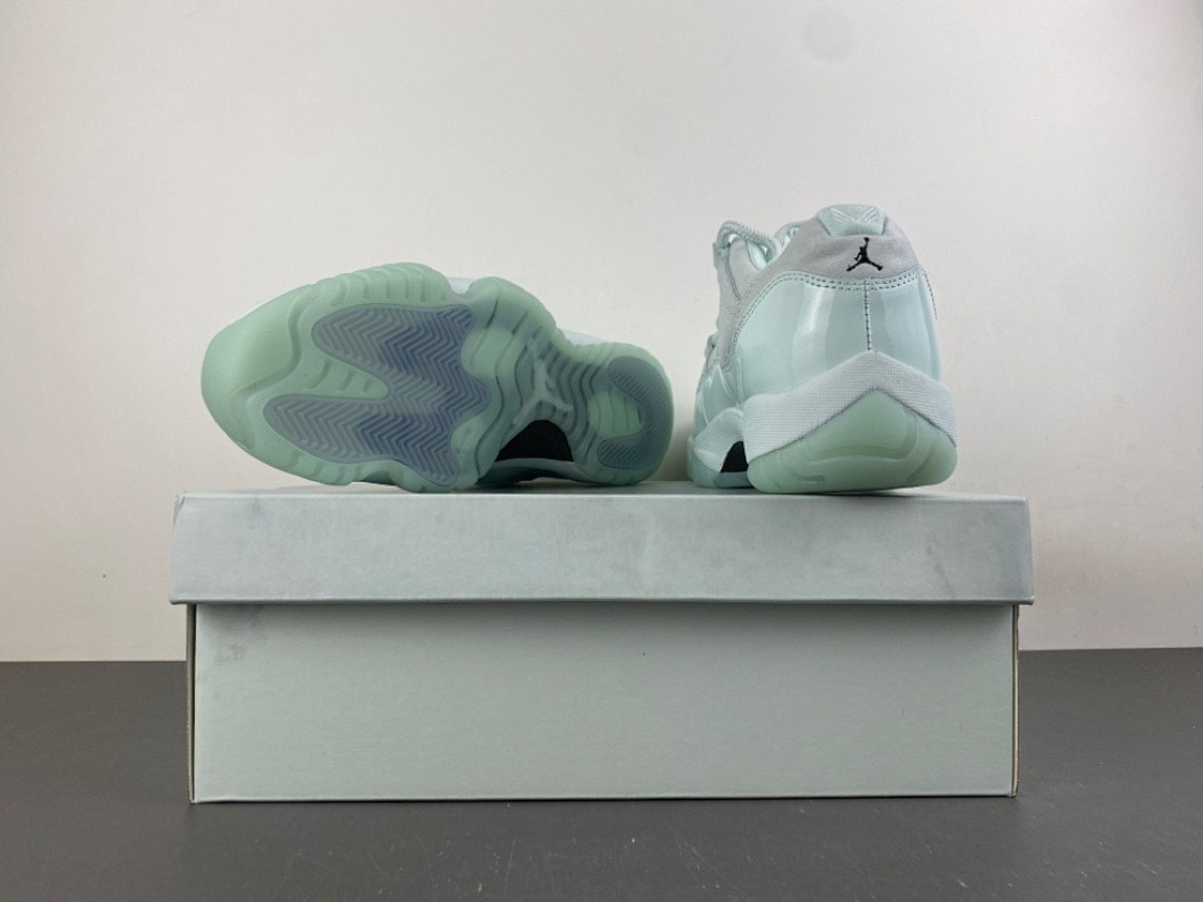 Jordan11 IW1882 300