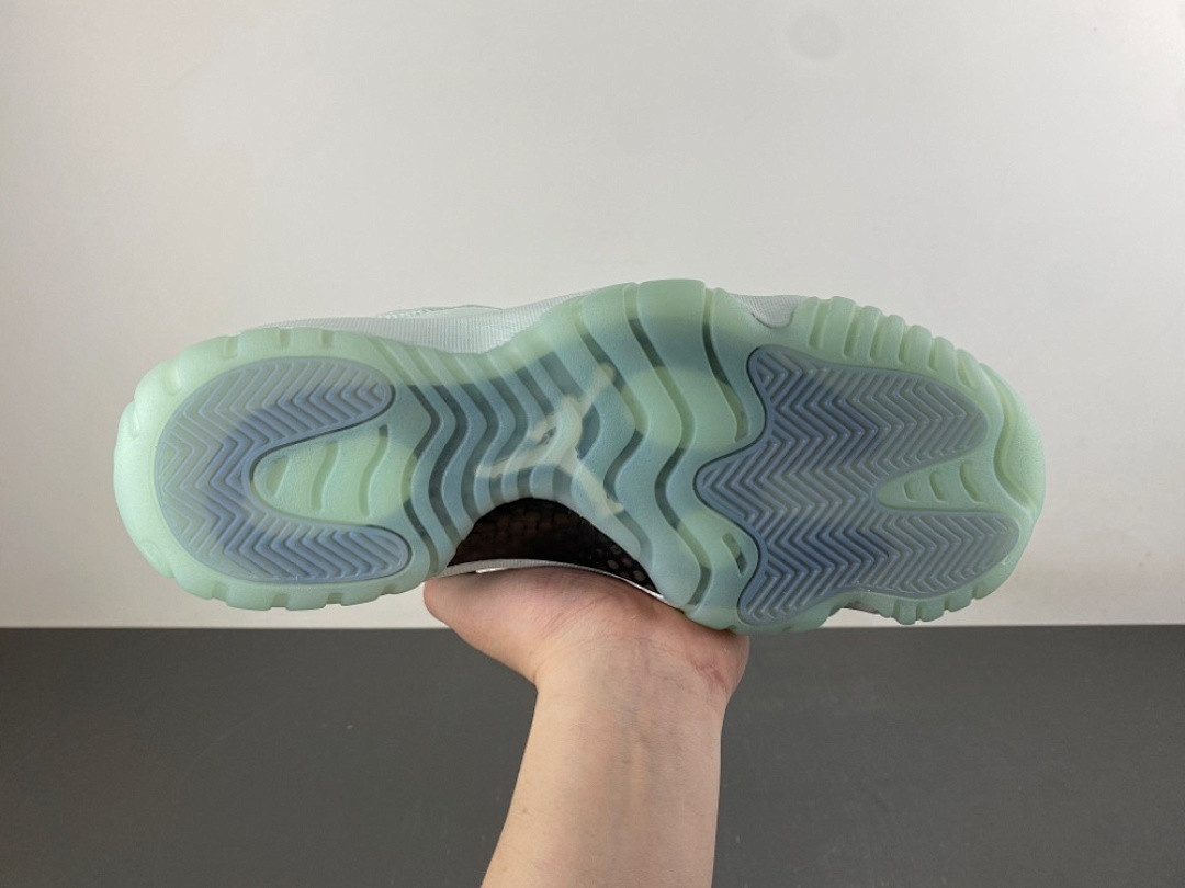 Jordan11 IW1882 300