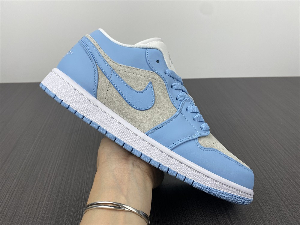 Air Jordan 1 Low "University Blue" DC0774-050