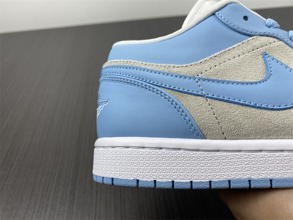 Air Jordan 1 Low "University Blue" DC0774-050