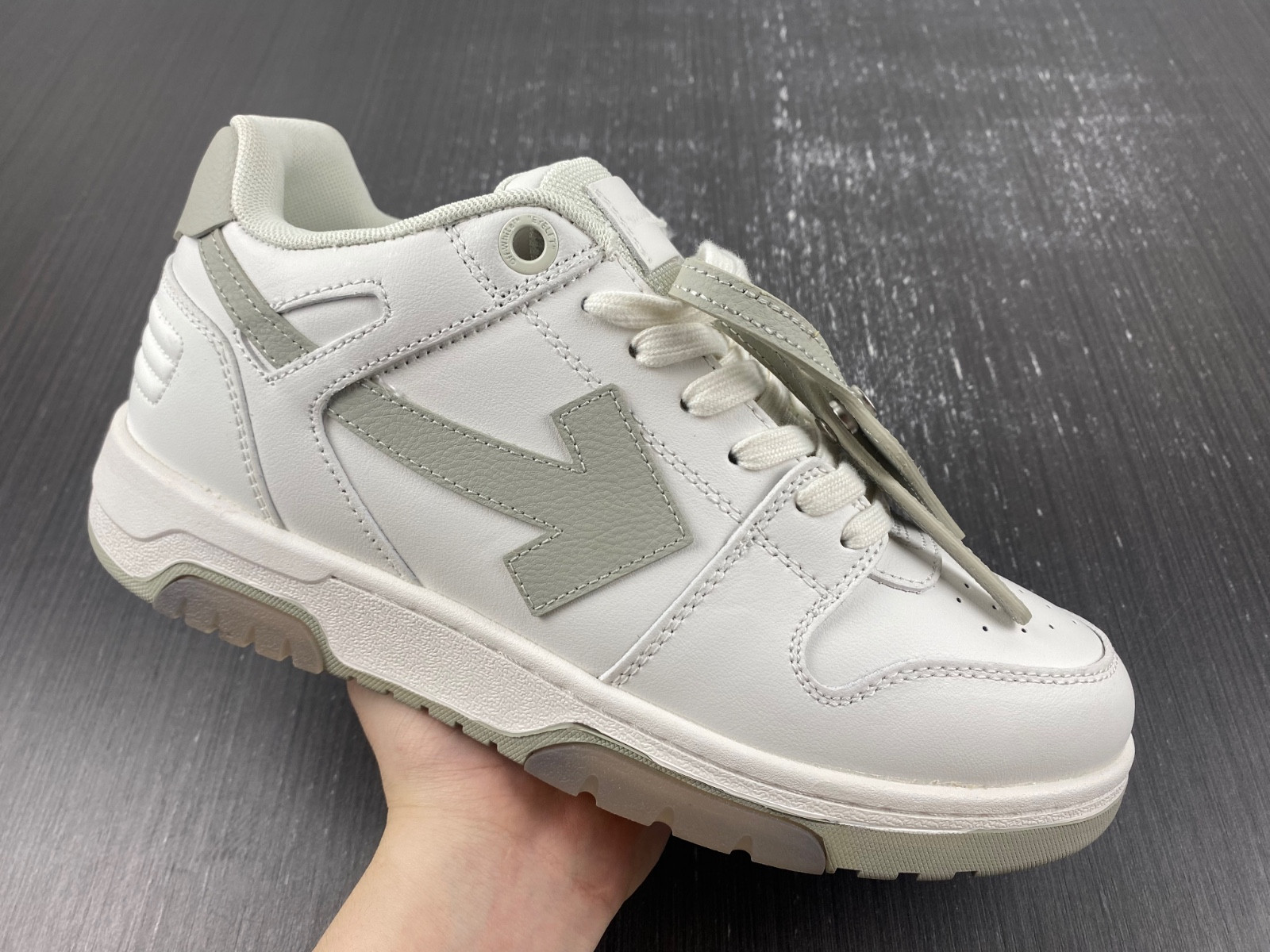 Off-White c/o Virgil Abloh