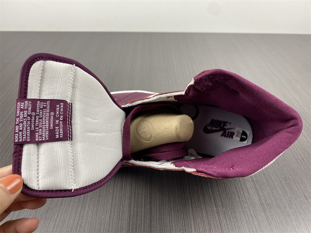 AIR JORDAN 1 RETRO HIGH OG “BORDEAUX” 555088-611