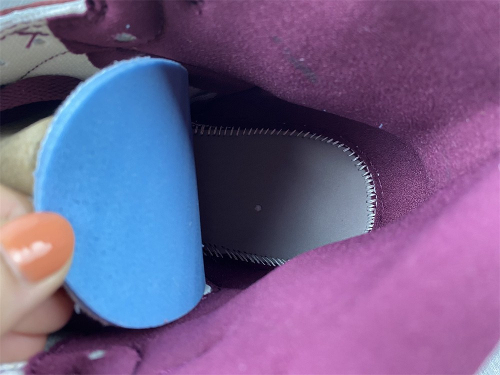 AIR JORDAN 1 RETRO HIGH OG “BORDEAUX” 555088-611