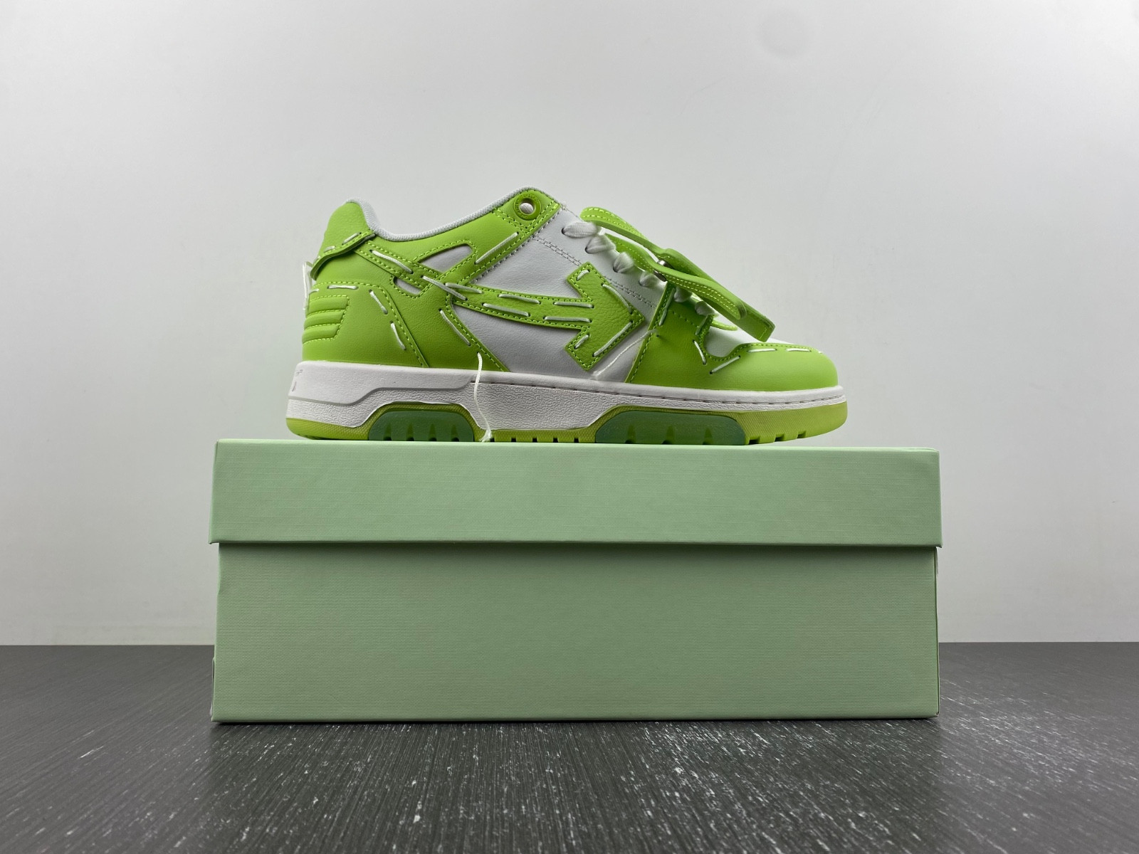 Off-White c/o Virgil Abloh