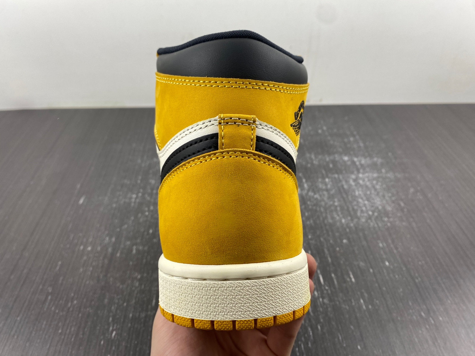 Air Jordan 1 High OG "Yellow Ochre" DZ5485-701
