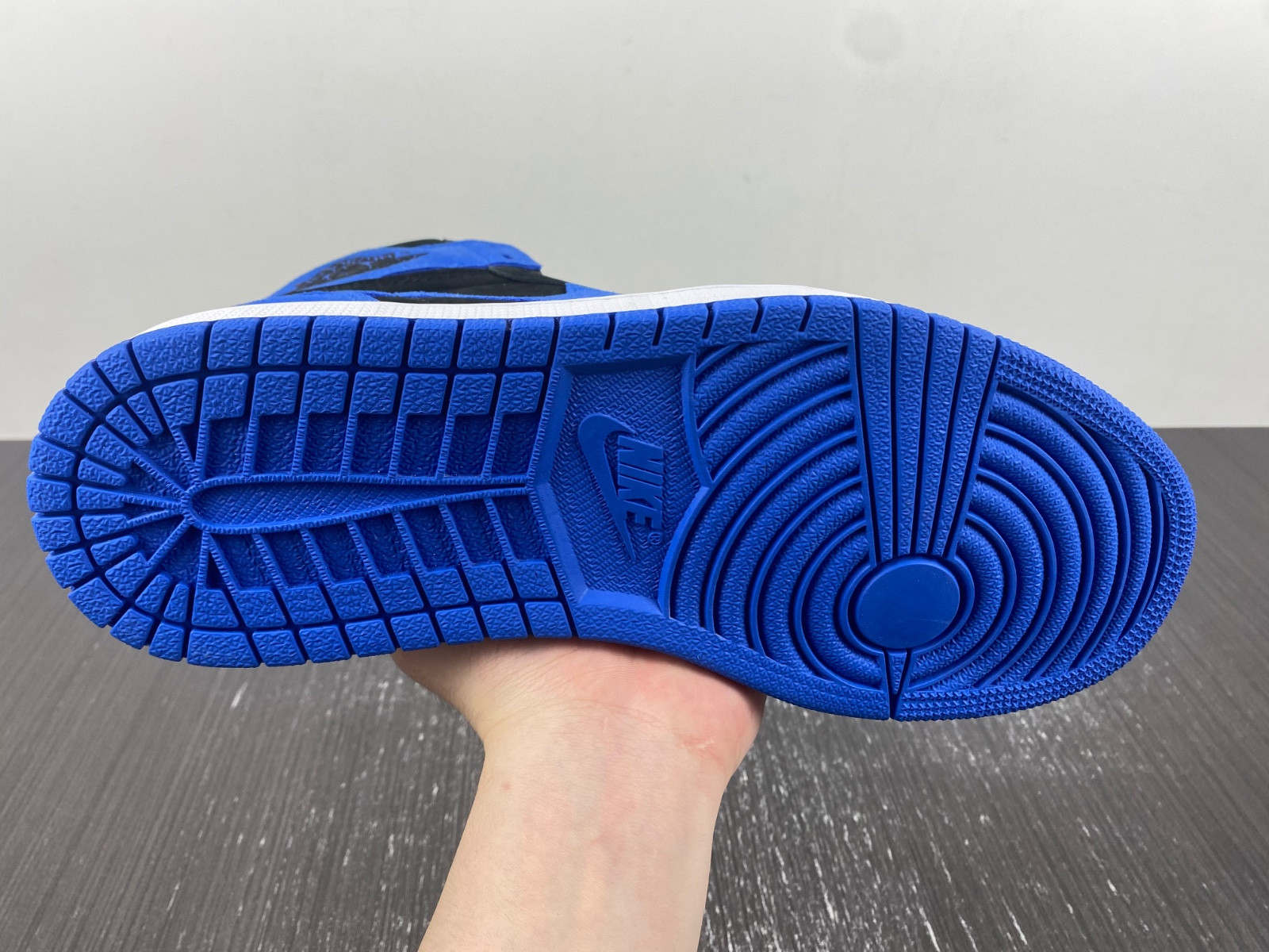 Air Jordan 1 Royal Suede DZ5485-042