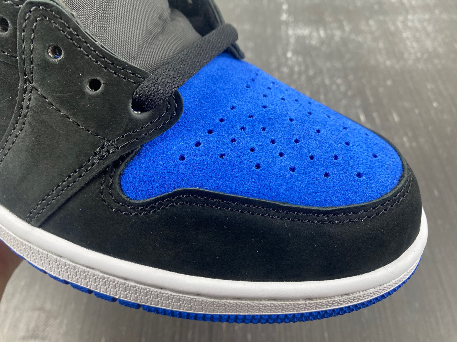 Air Jordan 1 Royal Suede DZ5485-042