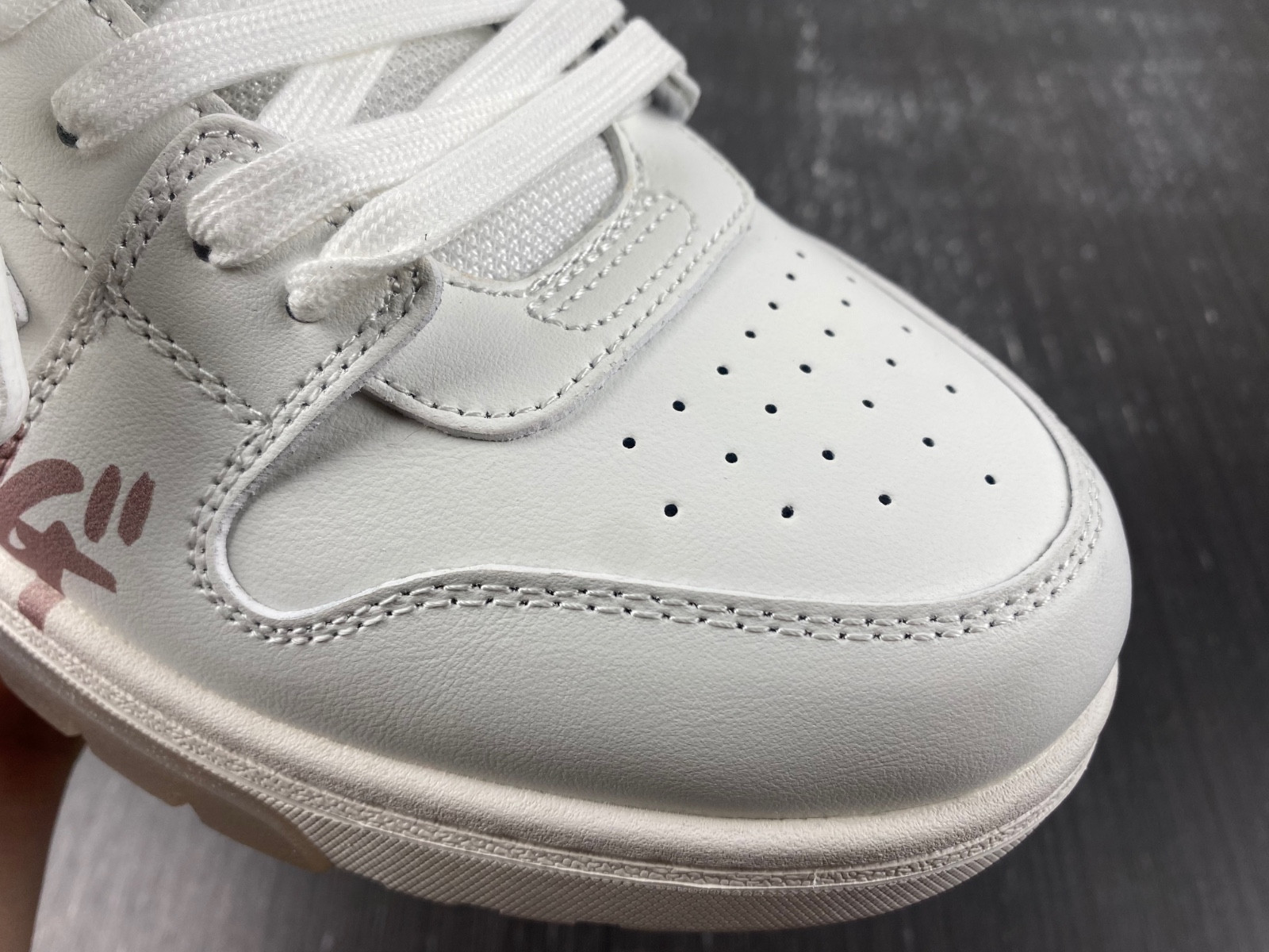 Off-White c/o Virgil Abloh