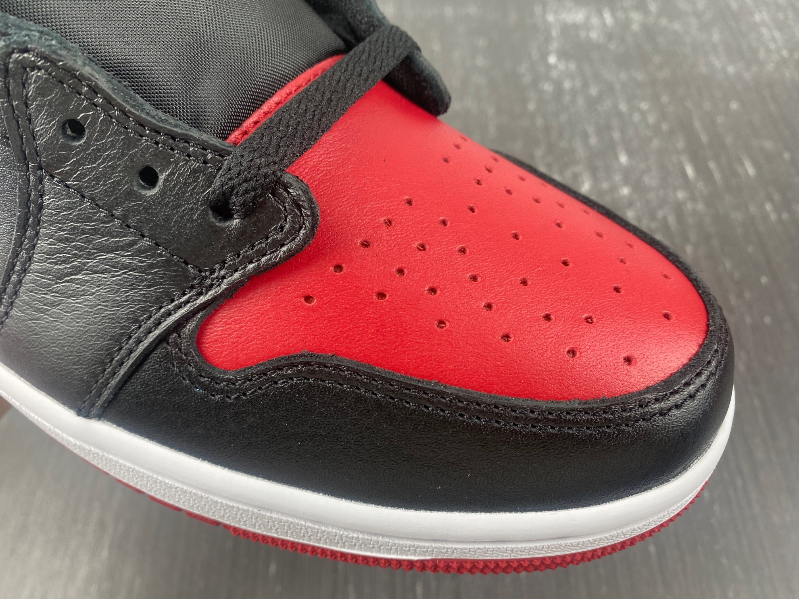 Air Jordan 1 Low OG UNC to Chicago CZ0775-046