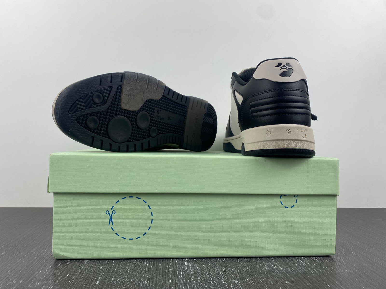 Off-White c/o Virgil Abloh