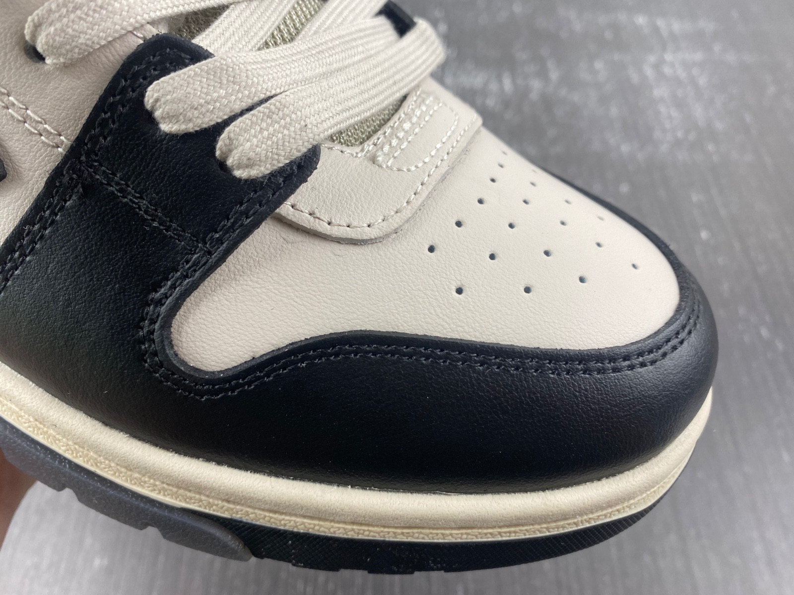 Off-White c/o Virgil Abloh