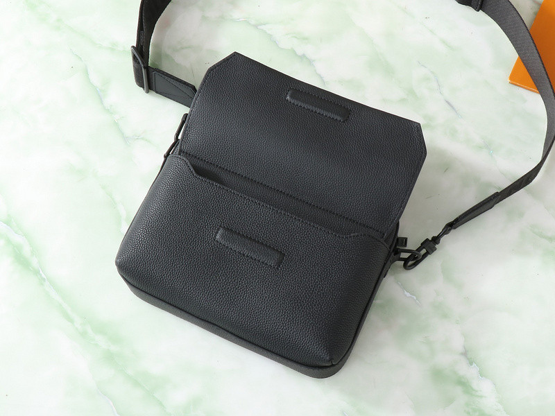 l0vis Vvtt0n trio jm messenger