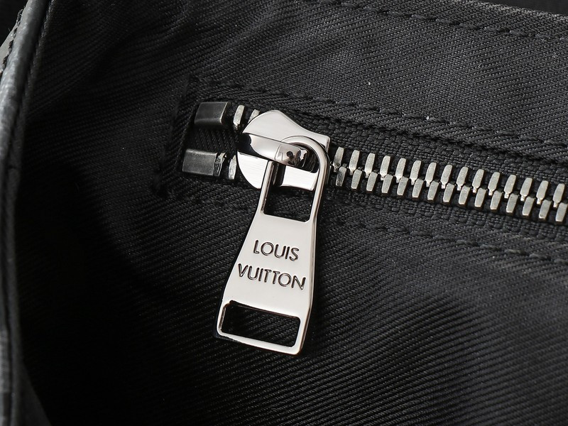 l0vis Vvtt0n messenger voyager monogram eclipse pm black