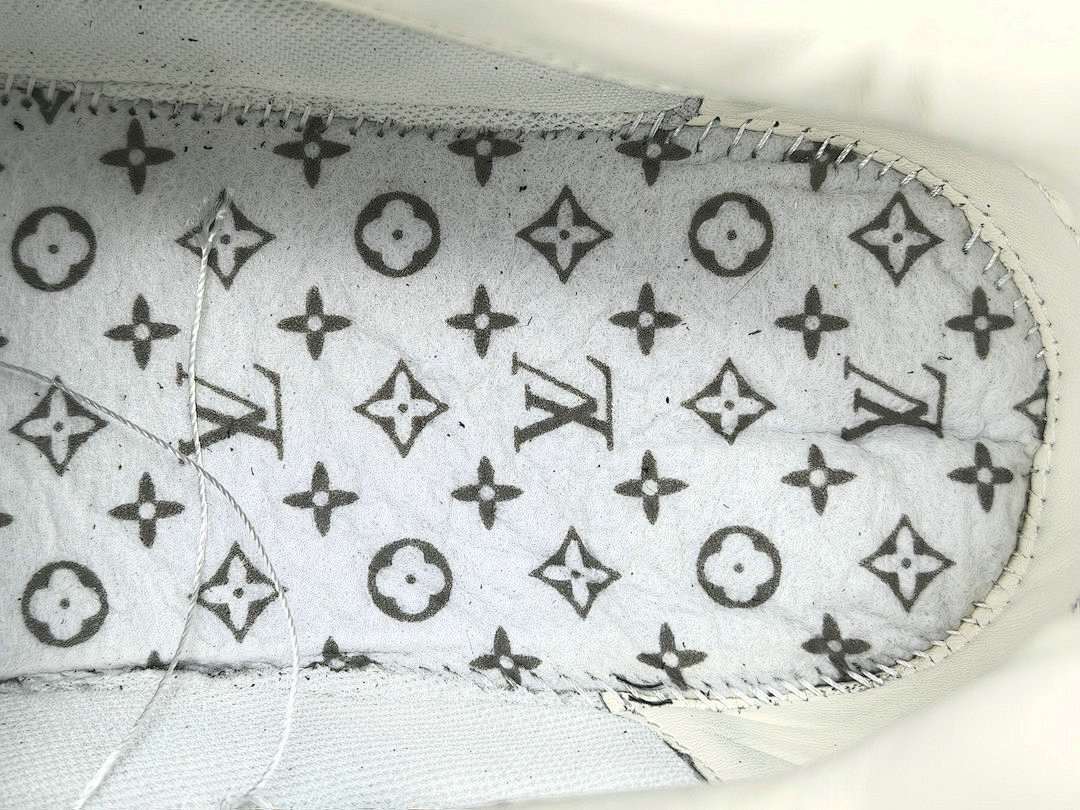LV Tilted Sneaker （BLACK)