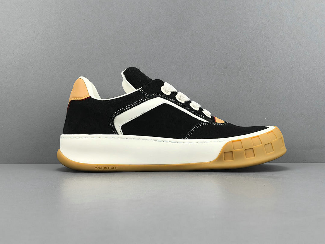 LV Tilted Sneaker （BLACK)