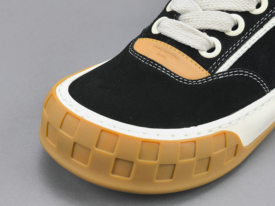 LV Tilted Sneaker （BLACK)