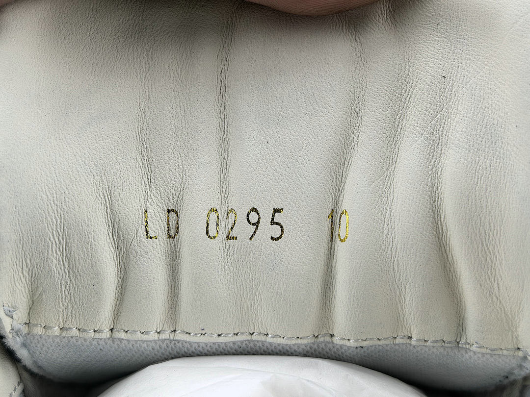 LV Tilted Sneaker（NAVY BLUE)