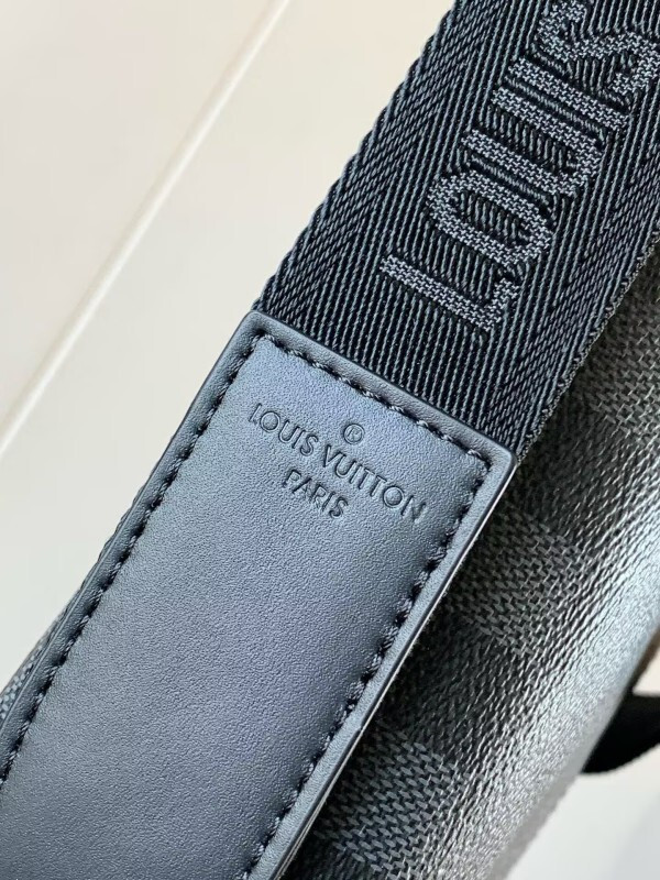 L0vis Vvtt0n Trio Jm messenger