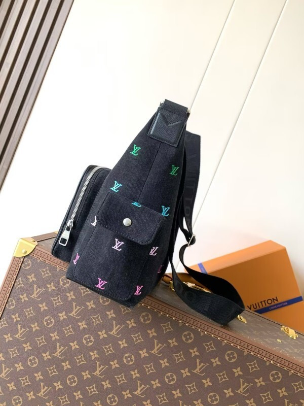 l0vis Vvtt0n hobo cargo