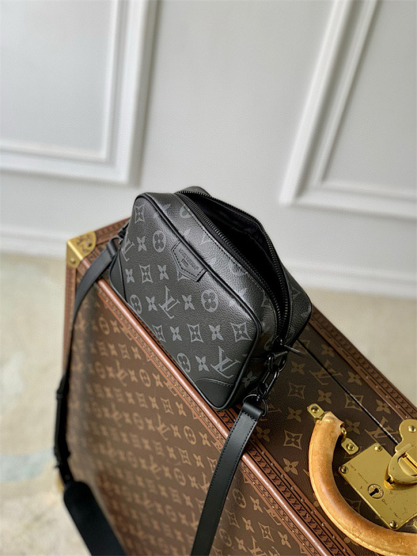 L0vis Vvtt0n Wearable Wallet Crossbody Bag M14253