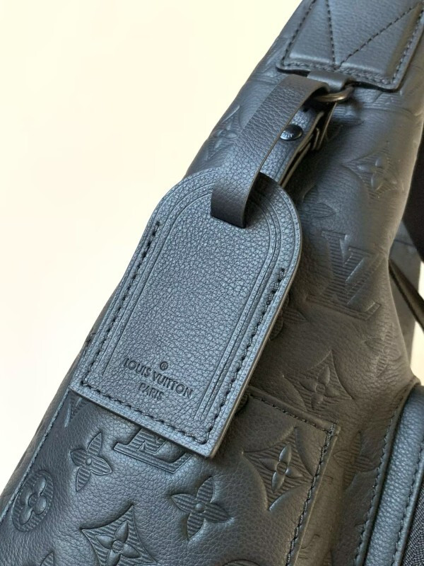 l0vis Vvtt0n hobo cargo