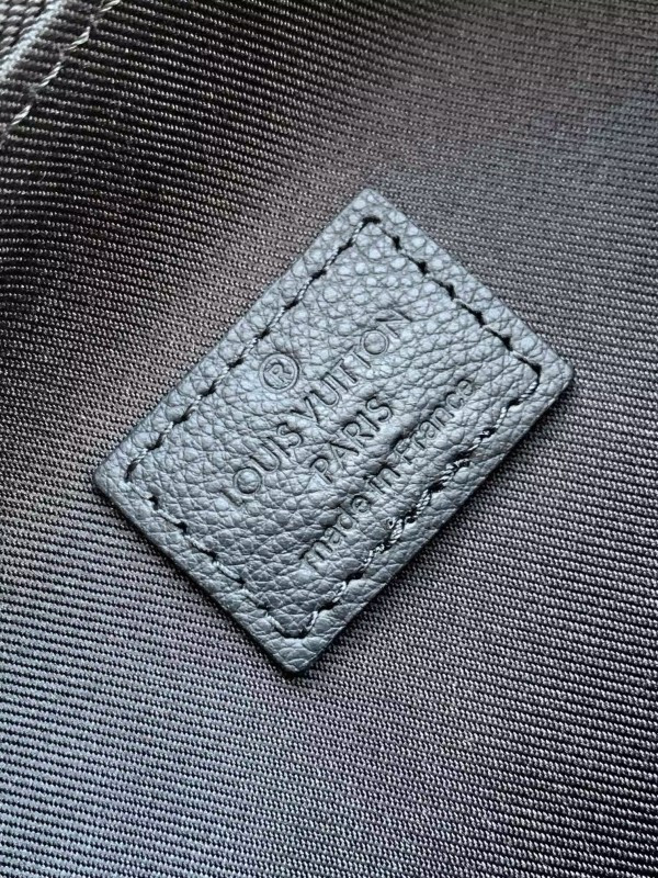 l0vis Vvtt0n hobo cargo