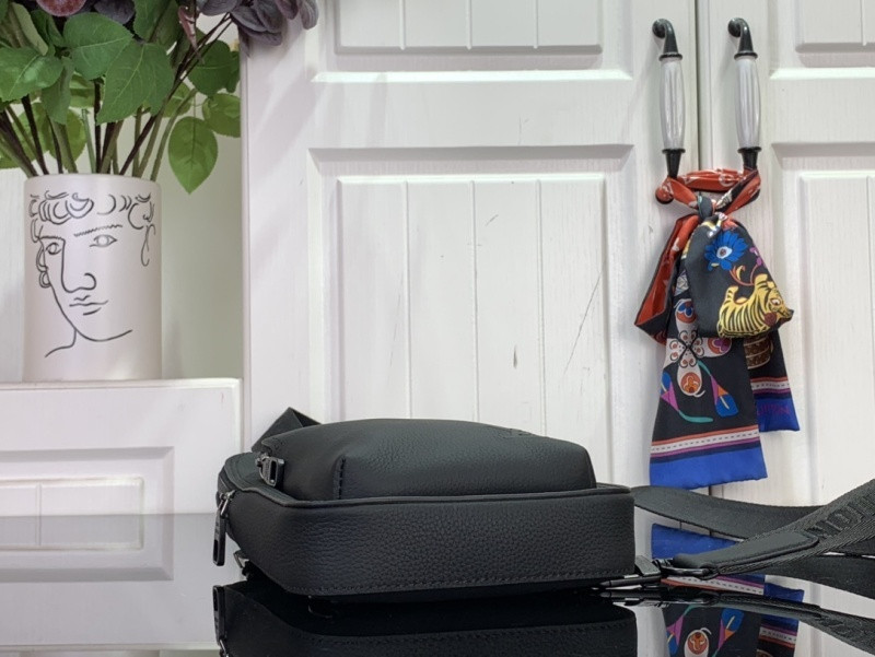 LV Avenue Slingbag Damier Graphite Canvas