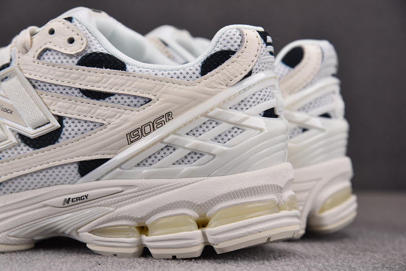 New Balance 1906R Shoes 