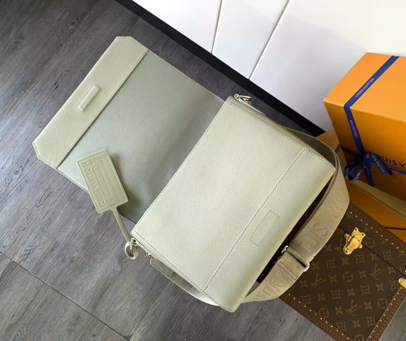 l0vis Vvtt0n messenger