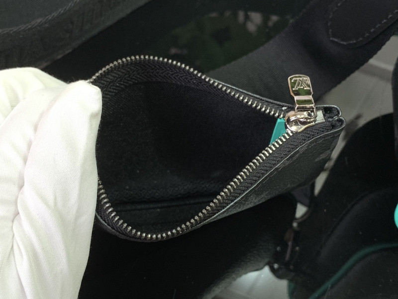 l0vis Vvtt0n trio jm messenger