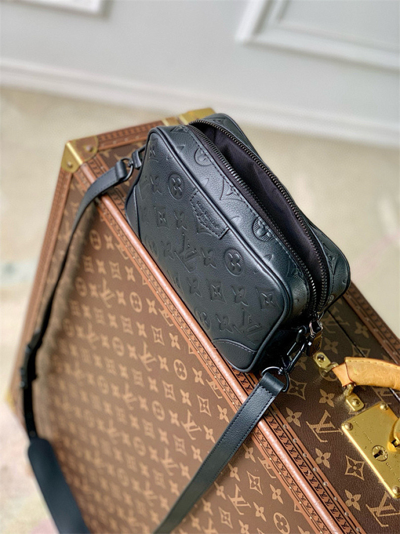 L0vis Vvtt0n Trocadero Wearable Wallet M26737