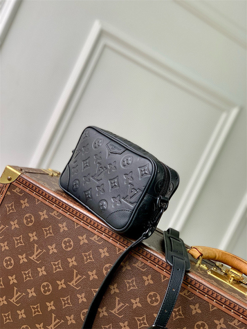 L0vis Vvtt0n Trocadero Wearable Wallet M26737