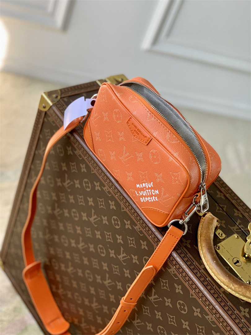 Trocadéro Wearable Wallet M26825