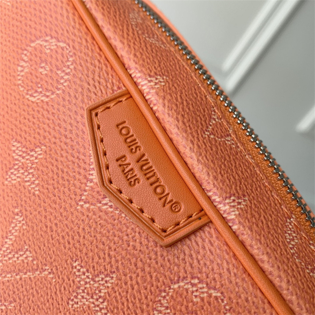 Trocadéro Wearable Wallet M26825